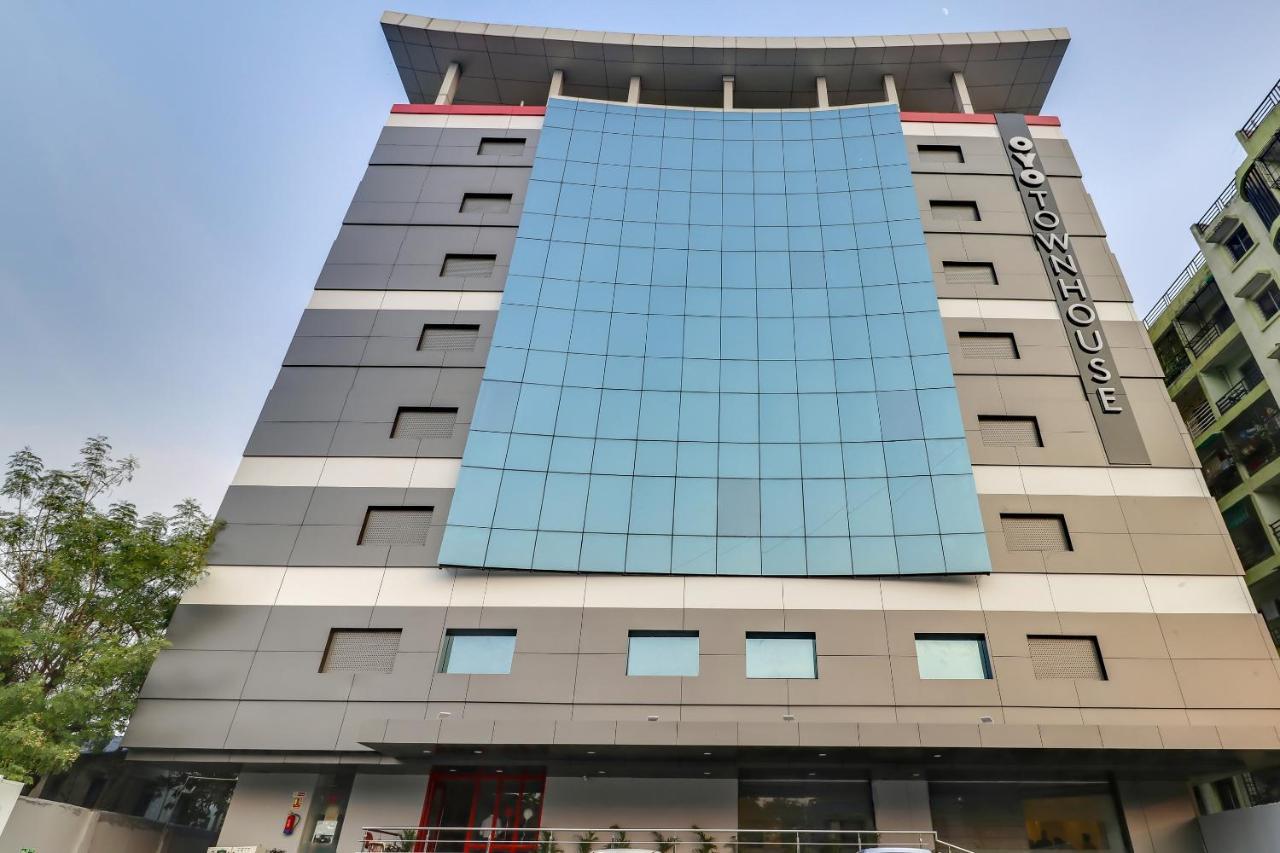 Oyo Townhouse 181 Ganeshpeth Colony Hotel Nagpur Exterior photo